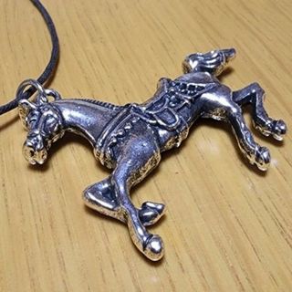 再販⭐No.766 疾走する馬のシルバーネックレス　ペンダント　乗馬、ミニチュア(ネックレス)