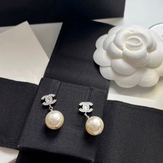 【大人気希少★新品すぐ届く】CHANEL 定番パールピアス プレゼントにも♪