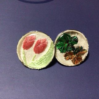 ピンズブローチ　ミニブローチ　日本刺繍　2個セット(ブローチ/コサージュ)