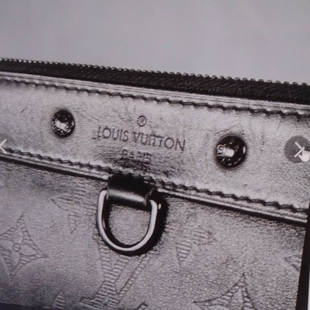 LOUIS VUITTON(ルイヴィトン)のルイヴィトンM62903モノグラムシャドウディスカバリークラッチバッグ メンズのバッグ(セカンドバッグ/クラッチバッグ)の商品写真