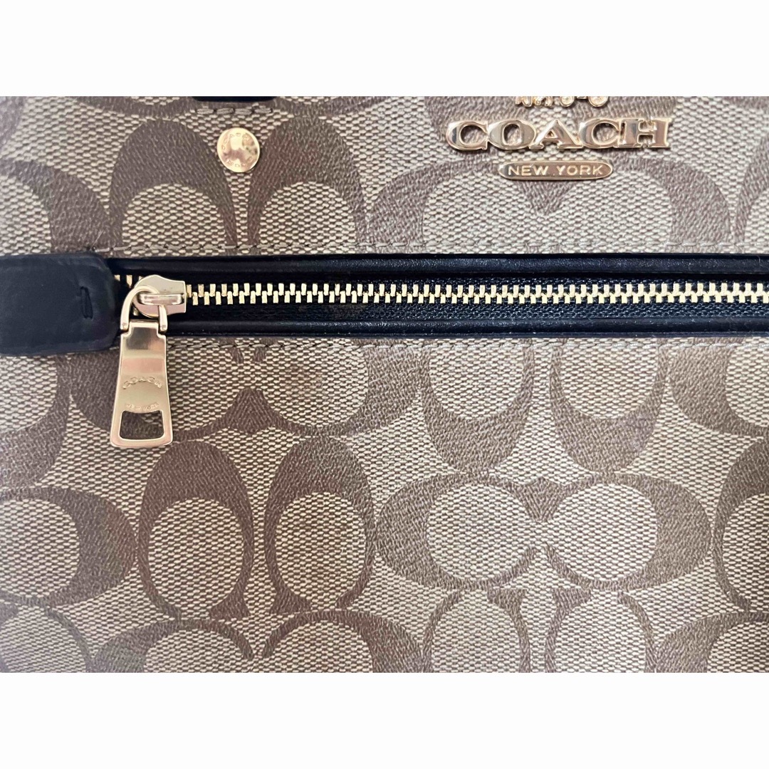 COACH(コーチ)のコーチ ショルダーバッグ 2way ローアンサッチェル  シグネチャー　ベージュ レディースのバッグ(ボストンバッグ)の商品写真