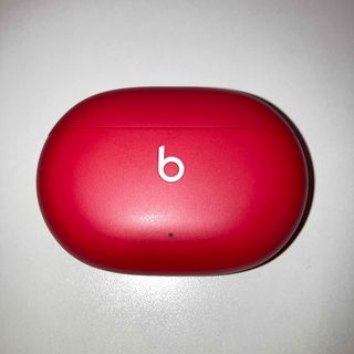 ビーツバイドクタードレ(Beats by Dr Dre)の超美品　Beats  Studio Buds 充電ケースのみ　充電器　レッド(ヘッドフォン/イヤフォン)