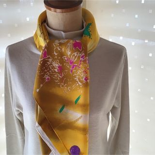 Hermes - 美品!HERMES エルメス カレ 90 《ド・レ・バックル》 2023SS