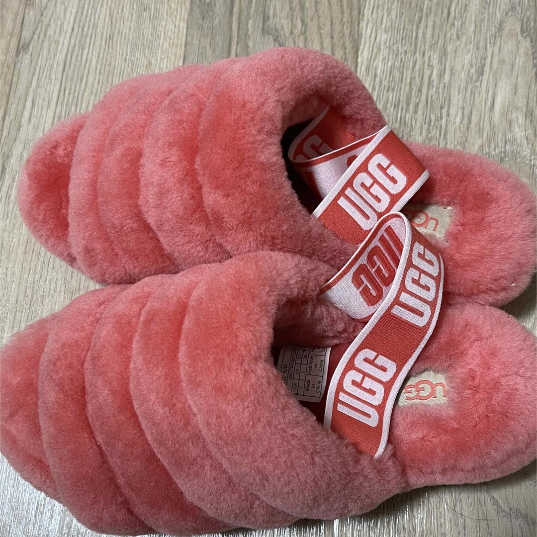 UGG - UGG ふわふわ サンダルの通販 by ふらわー｜アグならラクマ