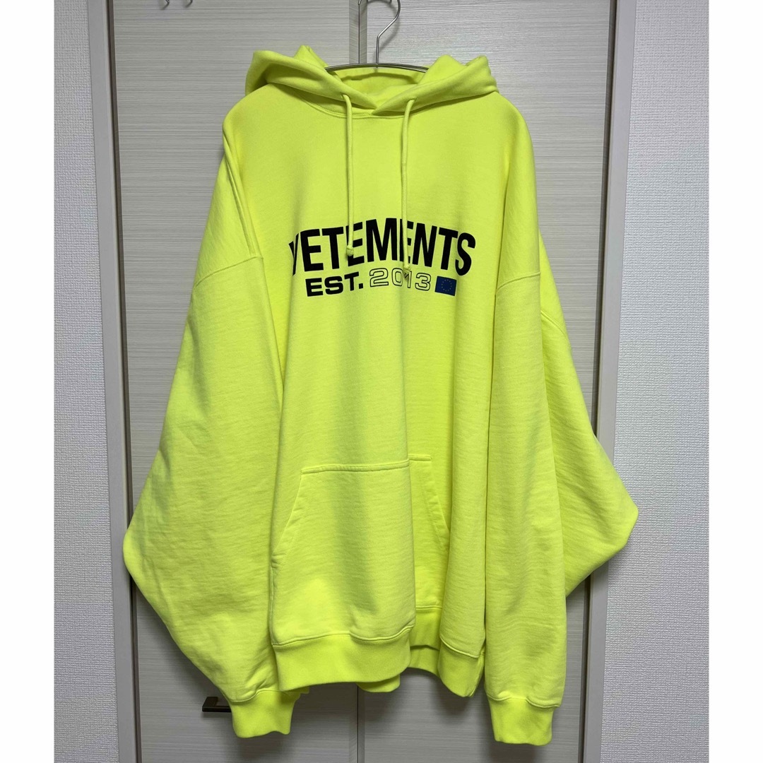 VETEMENTS - VETEMENTS 23aw 希少 フロントロゴ パーカーの通販 by IV ...