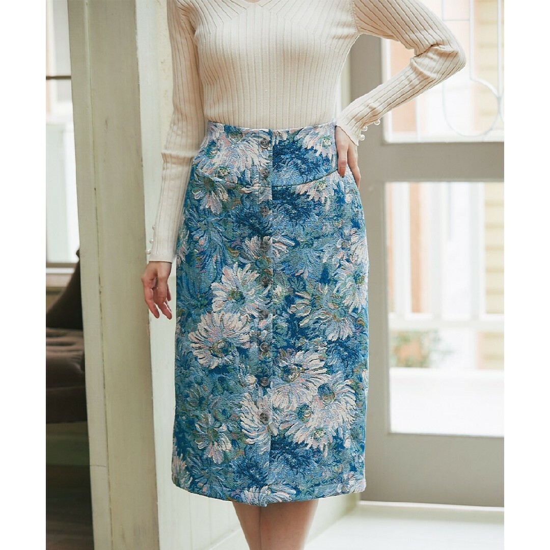 tocco(トッコ)のトッコクローゼット フロントボタン付アートフラワーゴブランタイトスカート ブルー レディースのスカート(ひざ丈スカート)の商品写真