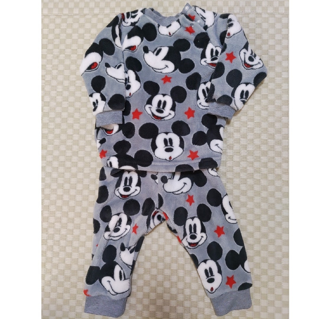Disney(ディズニー)のミッキーマウスもこもこパジャマ キッズ/ベビー/マタニティのベビー服(~85cm)(パジャマ)の商品写真