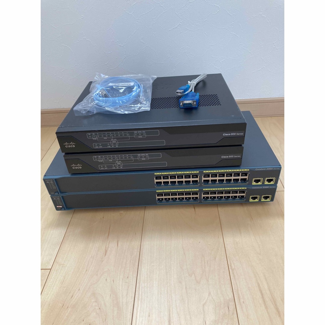 【CCNA、CCNP】4台Cisco891FJ、Catalyst2960 スマホ/家電/カメラのPC/タブレット(PC周辺機器)の商品写真