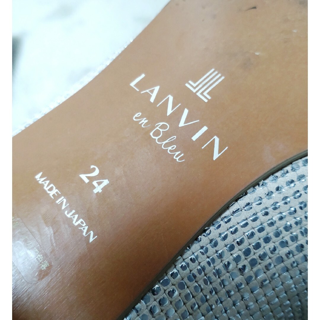 LANVIN en Bleu(ランバンオンブルー)のランバンオンブルー　スクエアトゥパンプス　リボンモチーフ　プラチナ　24㎝ レディースの靴/シューズ(ハイヒール/パンプス)の商品写真