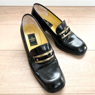 フェンディ(FENDI)のFENDI❤️ヴィンテージ❤️ヒールローファー❤️ロゴバックル❤️黒×金(ローファー/革靴)