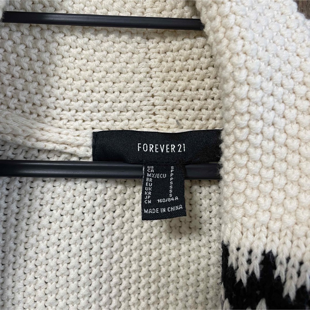 FOREVER 21(フォーエバートゥエンティーワン)のforever21 ニットカーディガン　ニット　カーディガン レディースのトップス(カーディガン)の商品写真