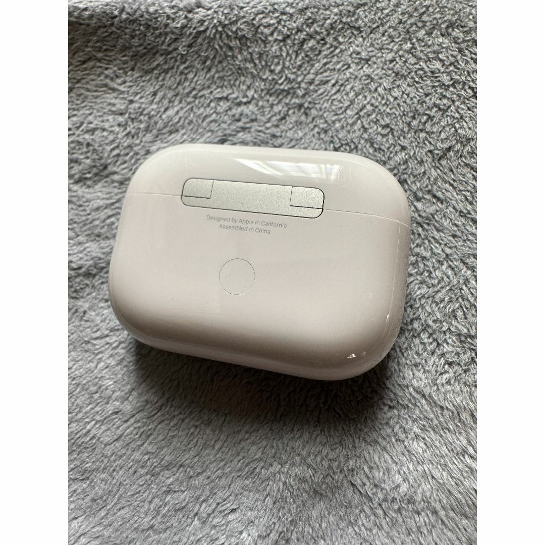 Apple(アップル)のApple AirPods Pro2 Lightning AppleCare付 スマホ/家電/カメラのオーディオ機器(ヘッドフォン/イヤフォン)の商品写真