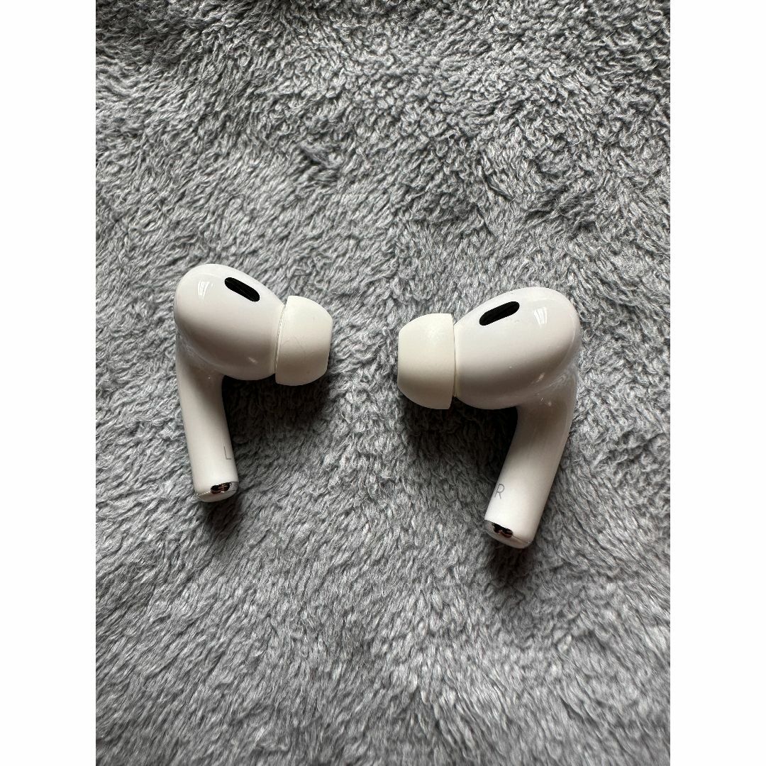 Apple(アップル)のApple AirPods Pro2 Lightning AppleCare付 スマホ/家電/カメラのオーディオ機器(ヘッドフォン/イヤフォン)の商品写真