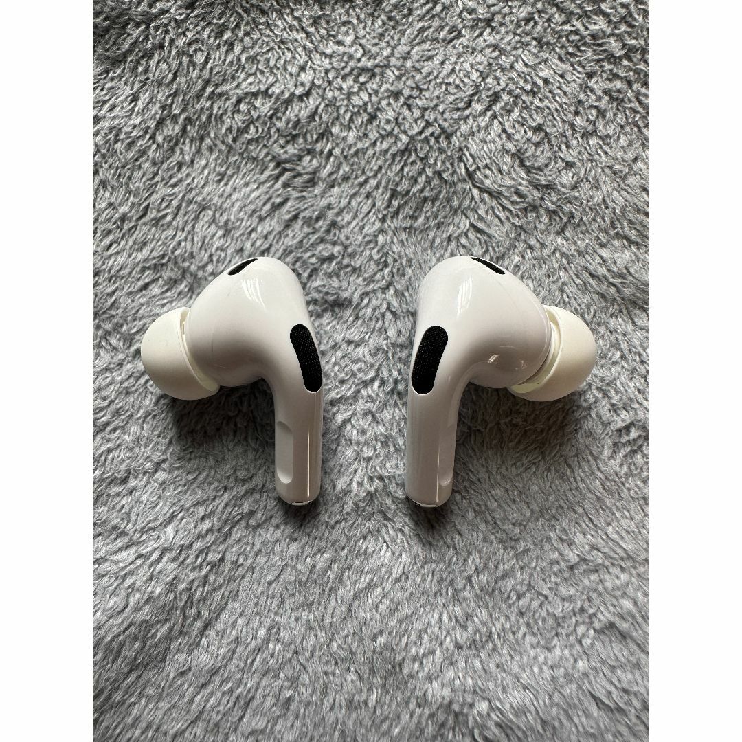 Apple(アップル)のApple AirPods Pro2 Lightning AppleCare付 スマホ/家電/カメラのオーディオ機器(ヘッドフォン/イヤフォン)の商品写真