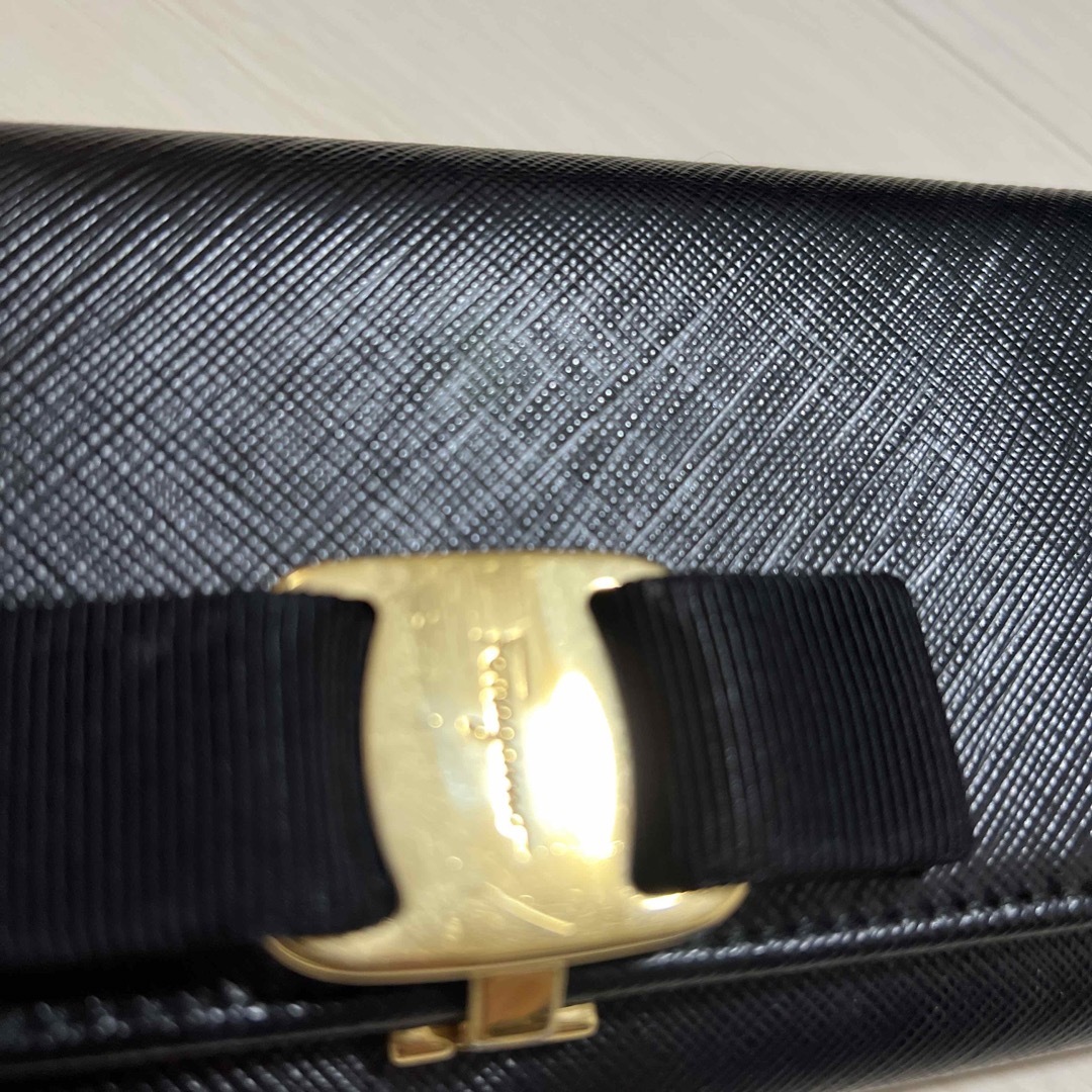 Salvatore Ferragamo(サルヴァトーレフェラガモ)のサルヴァトーレフェラガモ  長財布　ブラック　ヴァラリボン レディースのファッション小物(財布)の商品写真