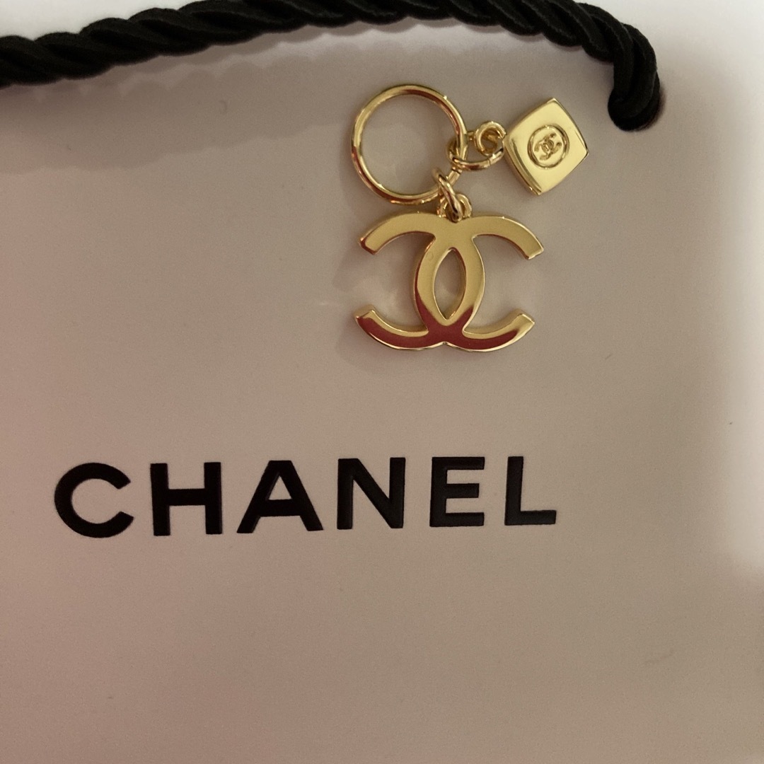 CHANEL(シャネル)のCHANELココマドモアゼルローブリヴェ コスメ/美容の香水(香水(女性用))の商品写真