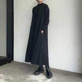 エイトン(ATON)のATON NATURAL DYE モックネック ニットワンピース 6万500円 (ロングワンピース/マキシワンピース)