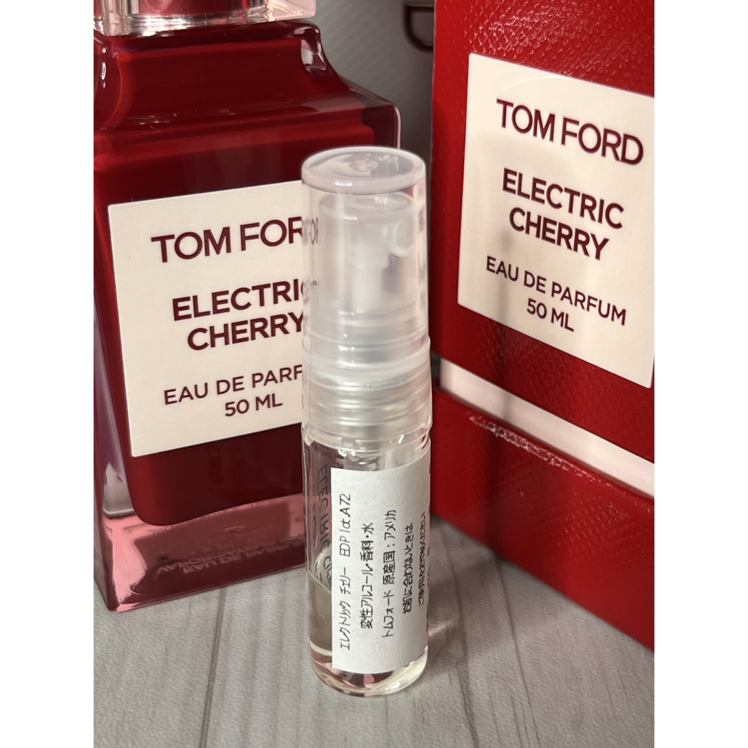 TOM FORD(トムフォード)のトムフォード エレクトリックチェリー  オードパルファム  1.5ml コスメ/美容の香水(ユニセックス)の商品写真