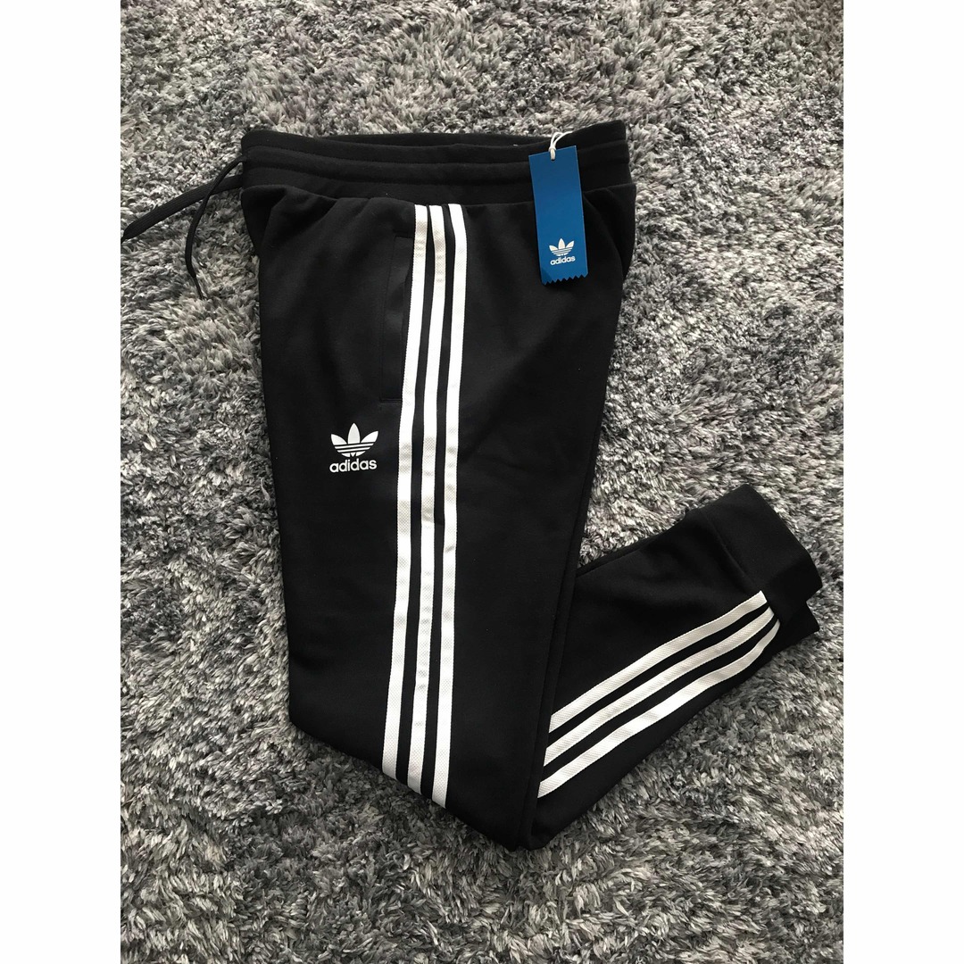 adidas(アディダス)のadidas ジュニア　トレフォイルパンツ　黒150新品 キッズ/ベビー/マタニティのキッズ服男の子用(90cm~)(パンツ/スパッツ)の商品写真