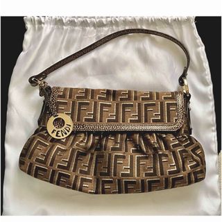 フェンディ(FENDI)の★FENDIフェンディ★ズッカシェフバッグ　8BR445(ショルダーバッグ)