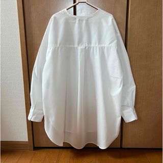 ショコラフィネローブ(chocol raffine robe)のchocol raffine robe白シャツ 長サイズフリー　着丈78.5㎝(シャツ/ブラウス(長袖/七分))