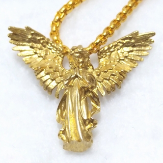 ゴールド　祈りの天使像　ペンダント　ネックレス　アンティーク調　レディースメンズ(ネックレス)