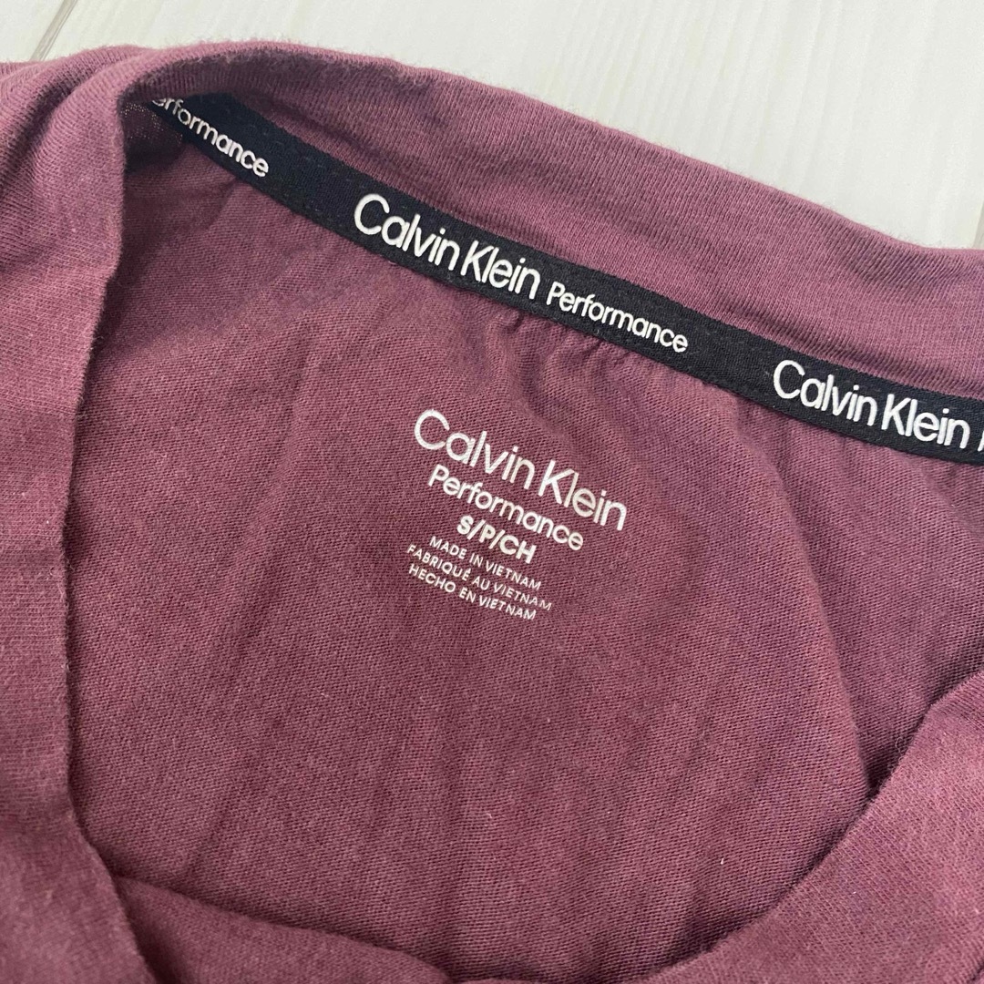 Calvin Klein(カルバンクライン)のカルバンクライン　クロップド　トップス レディースのトップス(Tシャツ(半袖/袖なし))の商品写真