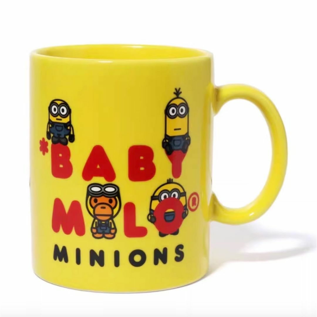 A BATHING APE(アベイシングエイプ)のBAPE x MINIONS MUG コラボ マグカップ イエロー MILO インテリア/住まい/日用品のキッチン/食器(容器)の商品写真