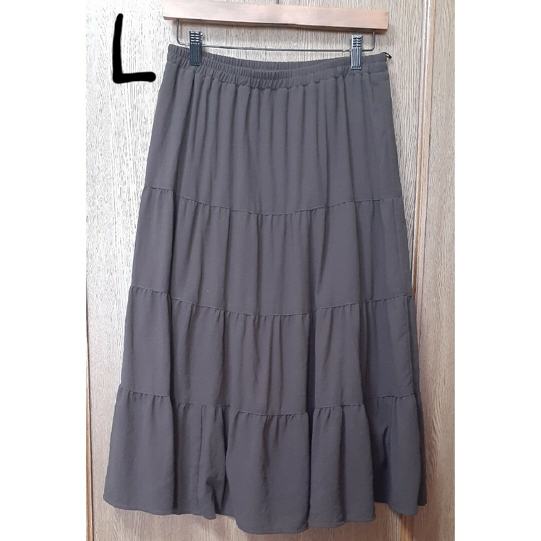 ブラウン３段ギャザー切り替えスカート ティアードフレアロングスカート大きいサイズ レディースのスカート(ロングスカート)の商品写真
