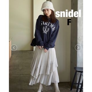 スナイデル(SNIDEL)のスナイデル snidel エンブレムロゴスウェット　ネイビー　フリー★新品(トレーナー/スウェット)