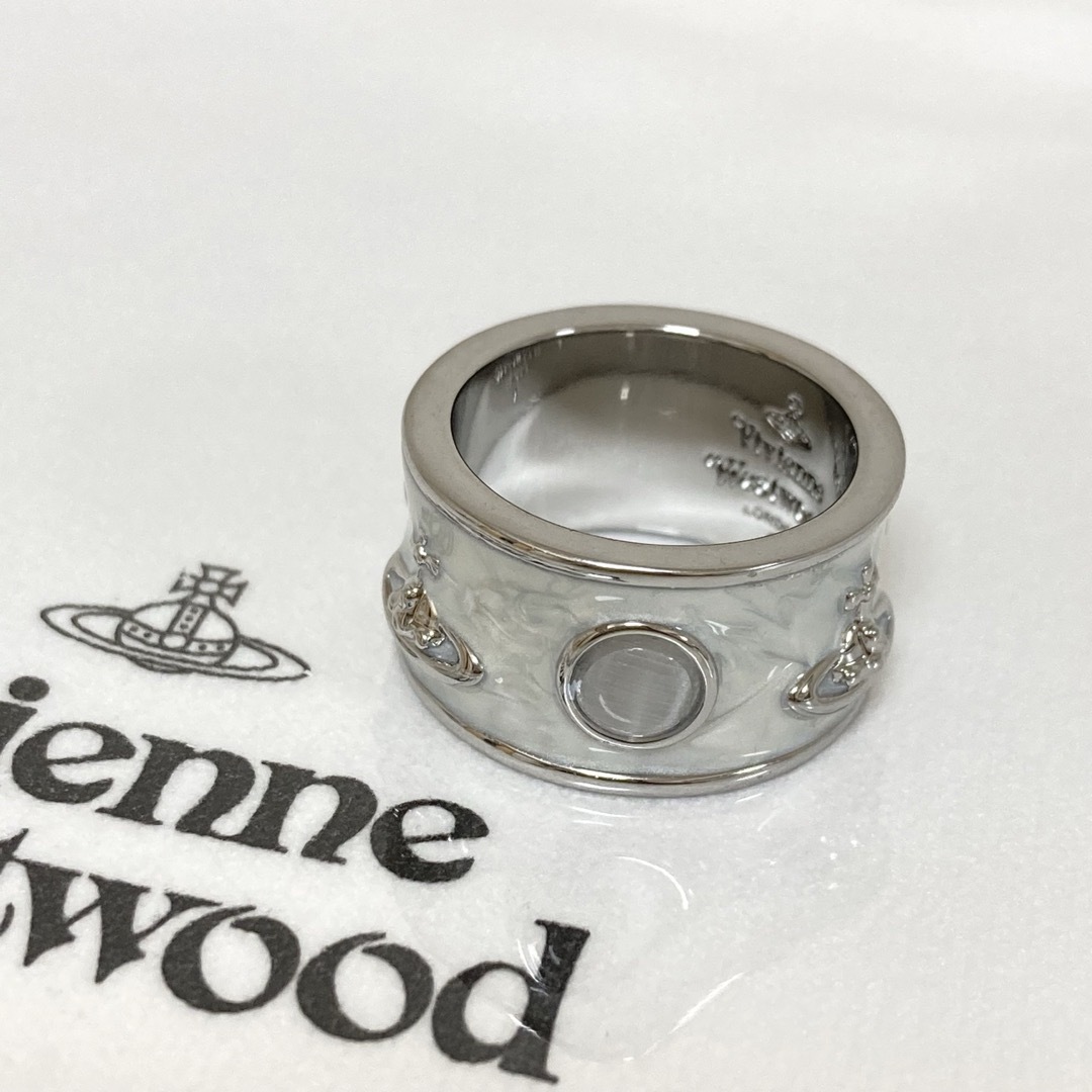 Vivienne Westwood(ヴィヴィアンウエストウッド)のヴィヴィアン　キングリング　アイボリー レディースのアクセサリー(リング(指輪))の商品写真