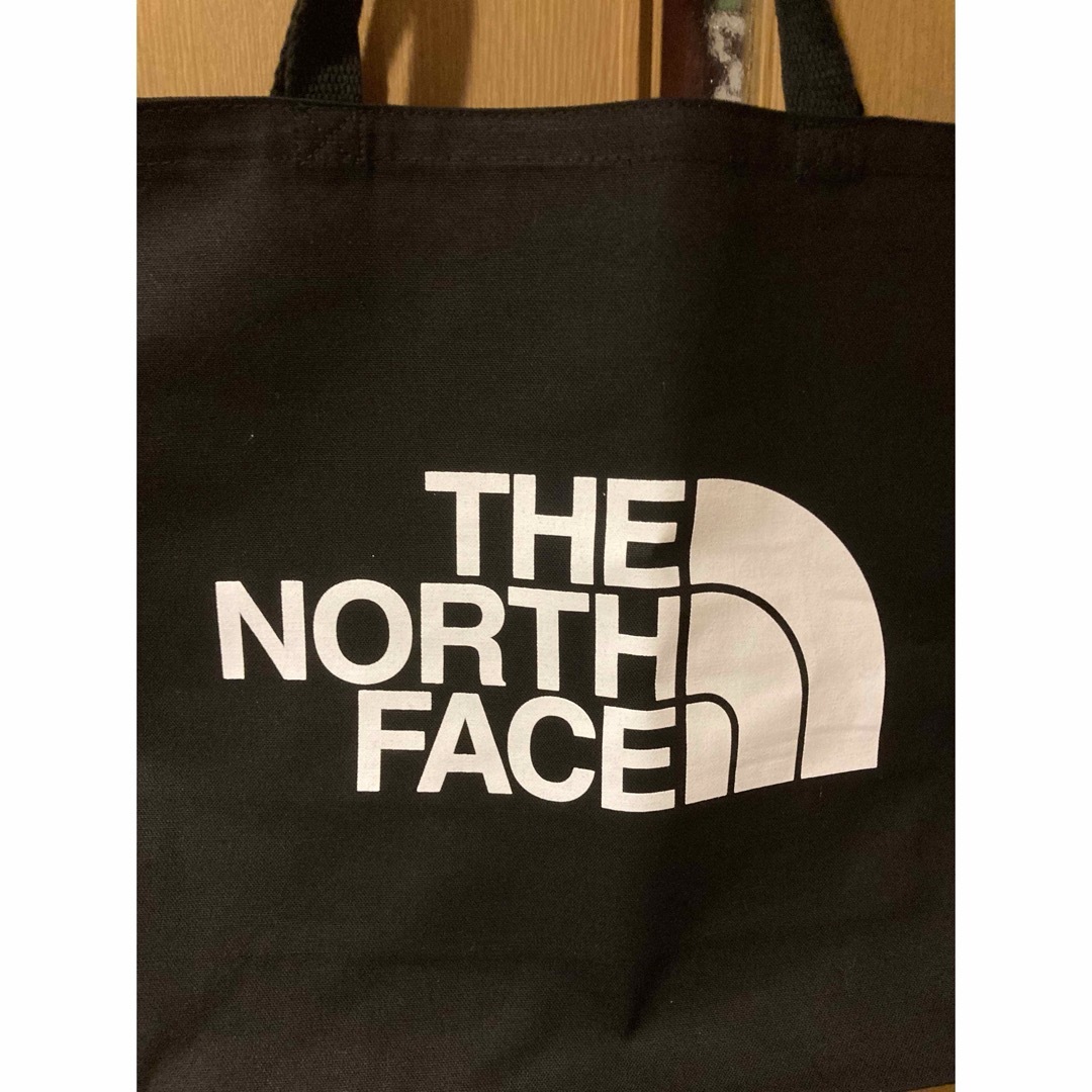 THE NORTH FACE(ザノースフェイス)のTHE NORTH FACE ハーフドーム ビッグプリント トート バッグ 黒 レディースのバッグ(トートバッグ)の商品写真