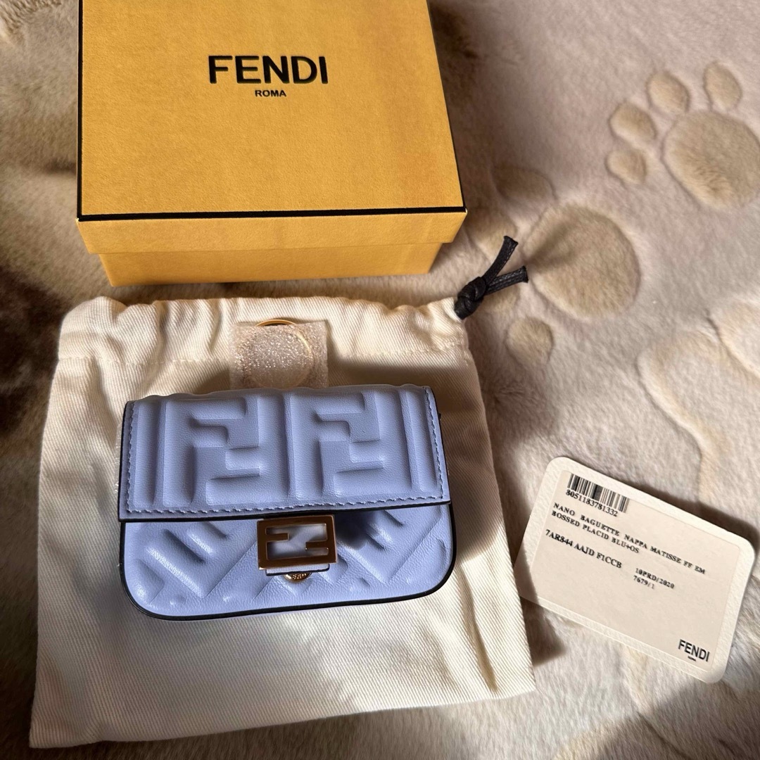 FENDI(フェンディ)のフェンディ　ナノ バゲット チャーム ライトブルーナッパレザー チャーム ハンドメイドのファッション小物(バッグチャーム)の商品写真