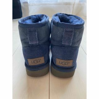 アグ(UGG)のUGG ムートンブーツ22㎝ アグ 正規品 キッズ ネイビーラメ ショート丈(ブーツ)