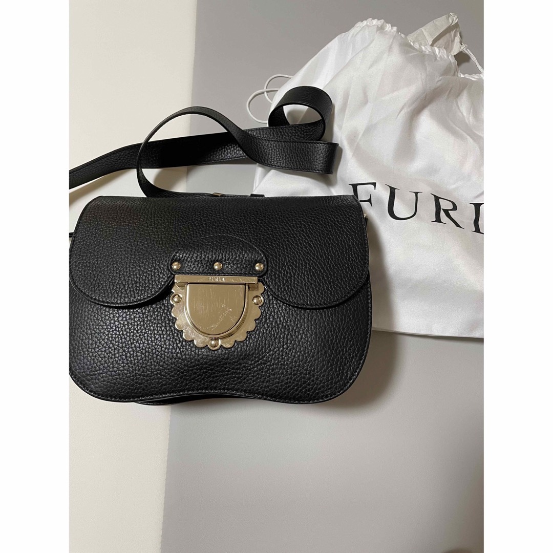 FURLAフルラ　ショルダーバッグ　ブラック