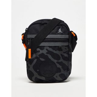 ジョーダン(Jordan Brand（NIKE）)の最新 ジョーダン パリ サンジェルマン クロスボディ バッグ  ブラック(ボディーバッグ)