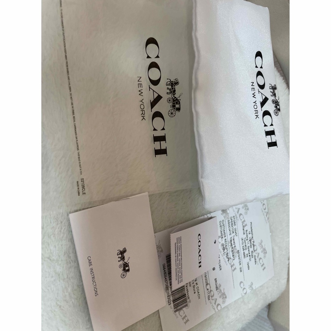 COACH(コーチ)のコーチ coach 折財布　ピンク　花柄　二つ折財布　新品　未使用　即発送 レディースのファッション小物(財布)の商品写真