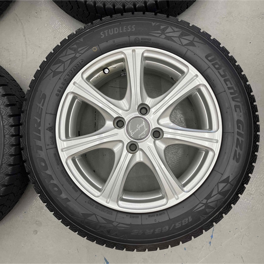 トーヨータイヤ(トーヨータイヤ)のトヨタカローラフィールダースタッドレスタイヤホイル付185/65R15 自動車/バイクの自動車(タイヤ・ホイールセット)の商品写真