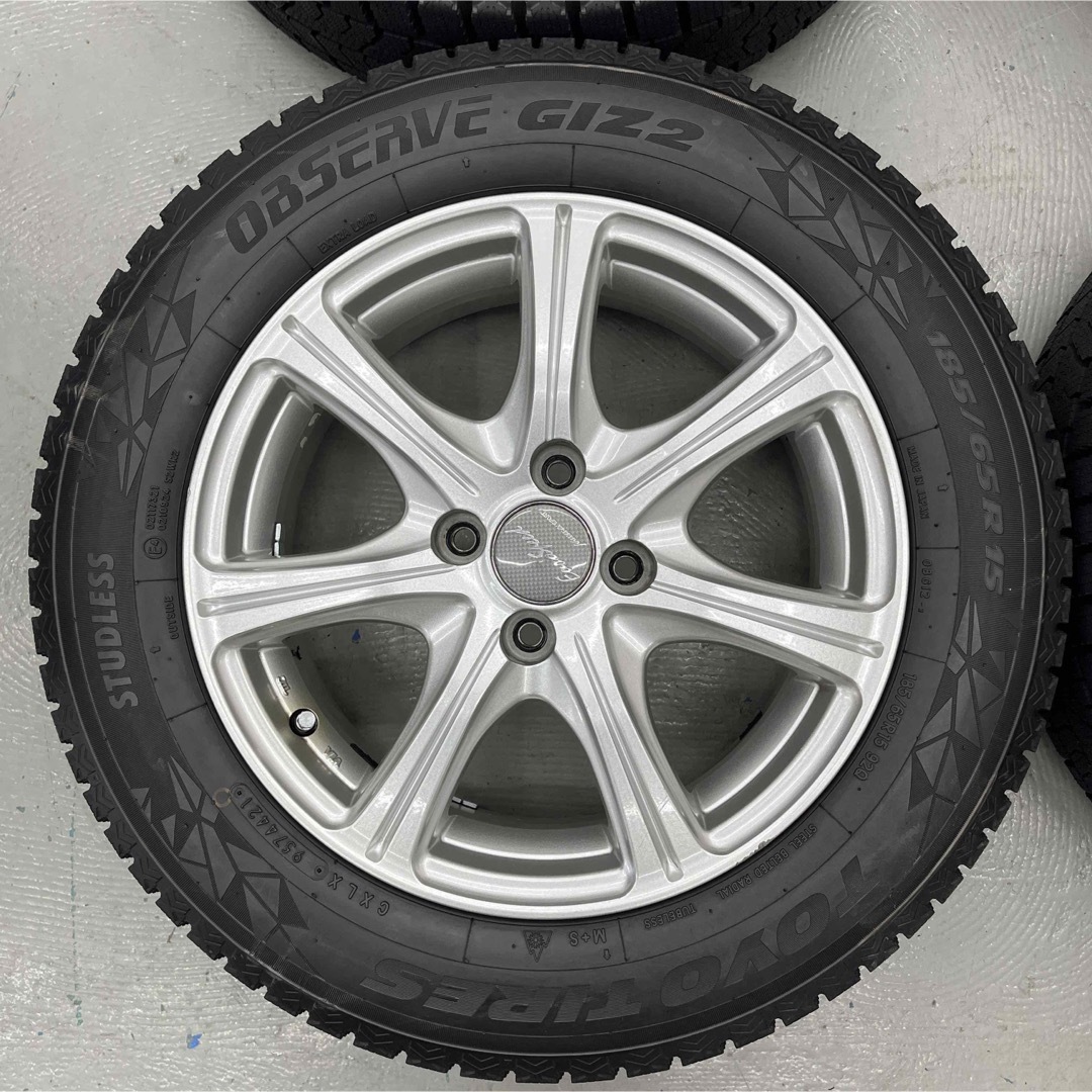 トーヨータイヤ(トーヨータイヤ)のトヨタカローラフィールダースタッドレスタイヤホイル付185/65R15 自動車/バイクの自動車(タイヤ・ホイールセット)の商品写真