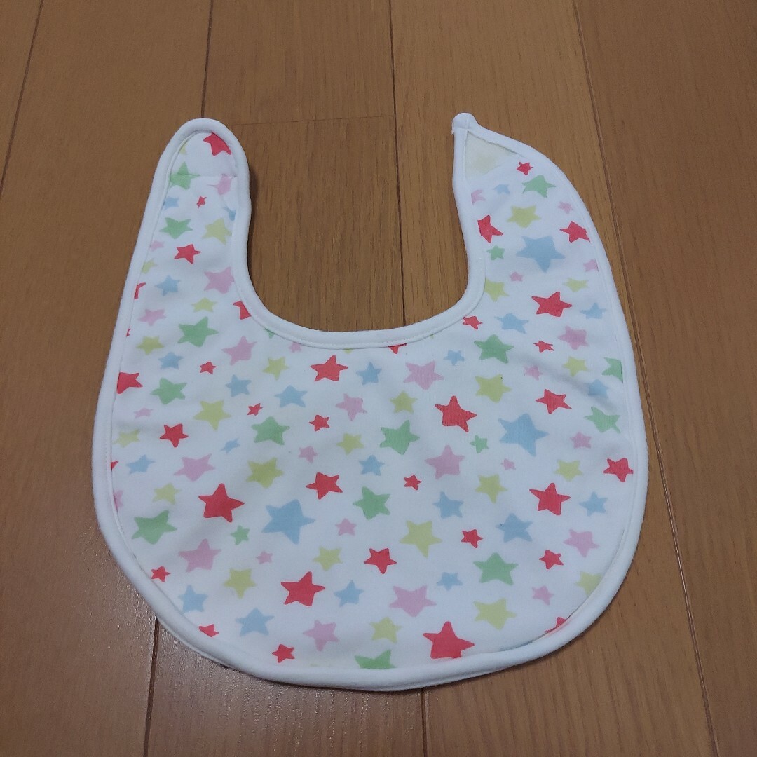 Cath Kidston(キャスキッドソン)のCath Kidston 星柄 スタイ キッズ/ベビー/マタニティのこども用ファッション小物(ベビースタイ/よだれかけ)の商品写真