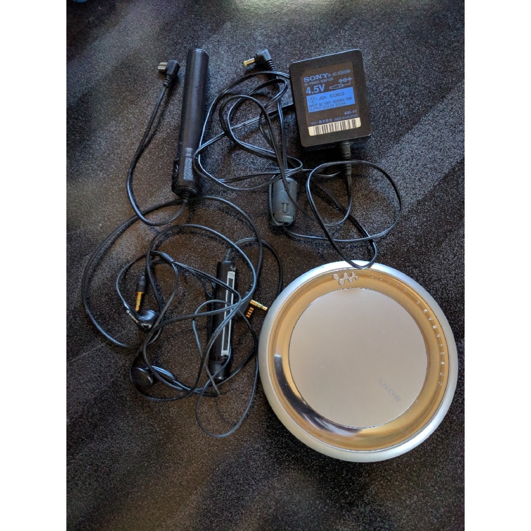 SONY(ソニー)の【ジャンク品】 SONY CD WALKMAN D-EJ700 スマホ/家電/カメラのオーディオ機器(ポータブルプレーヤー)の商品写真