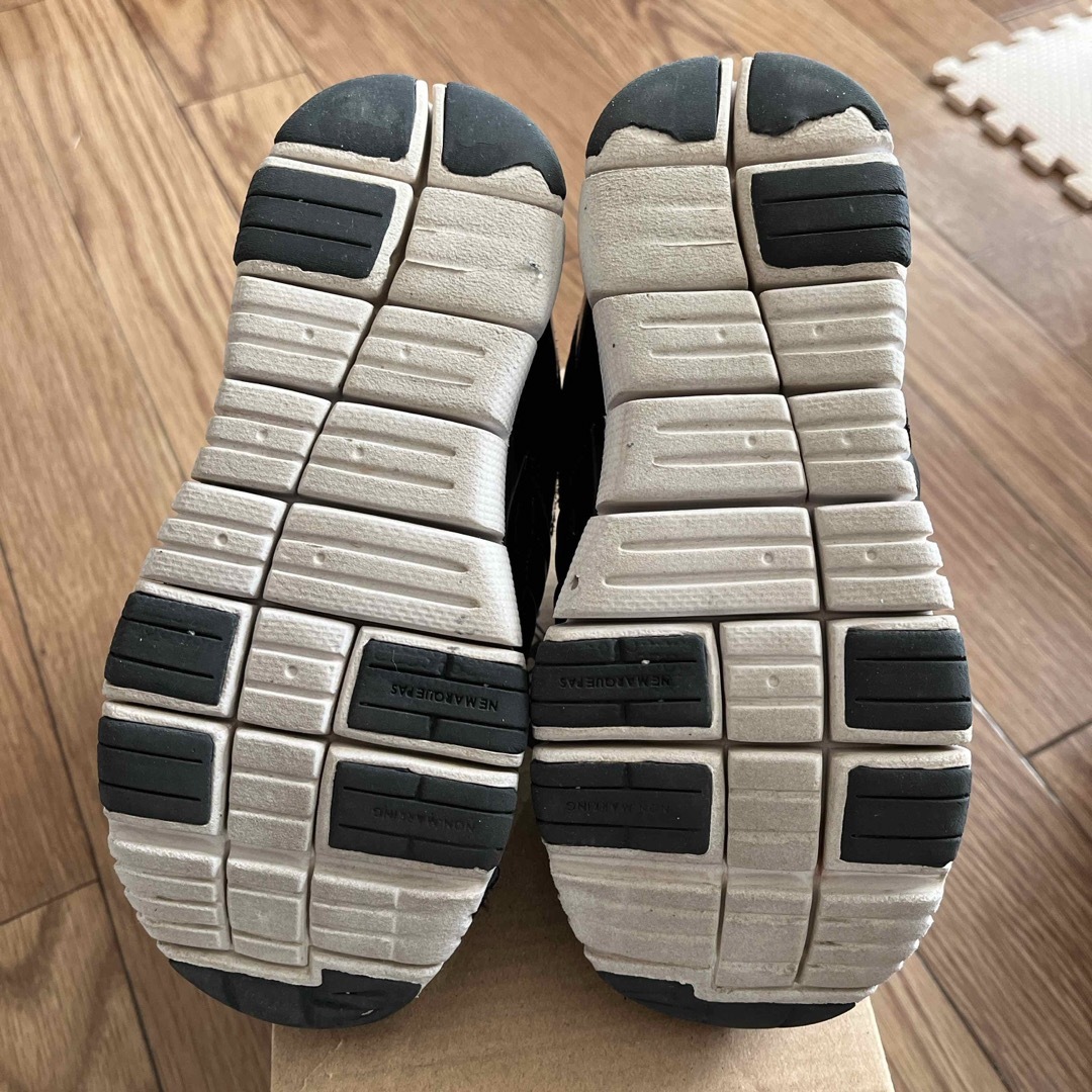 NIKE(ナイキ)のナイキダイナモ キッズ/ベビー/マタニティのキッズ靴/シューズ(15cm~)(スニーカー)の商品写真