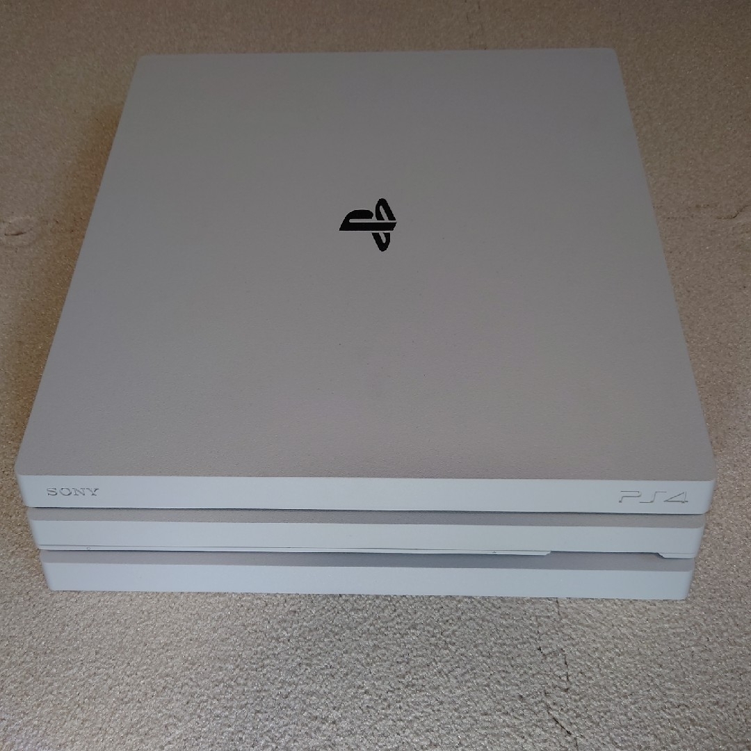 PlayStation4(プレイステーション4)のSONY PlayStation4 Pro 本体 CUH-7200BB02 エンタメ/ホビーのゲームソフト/ゲーム機本体(家庭用ゲーム機本体)の商品写真