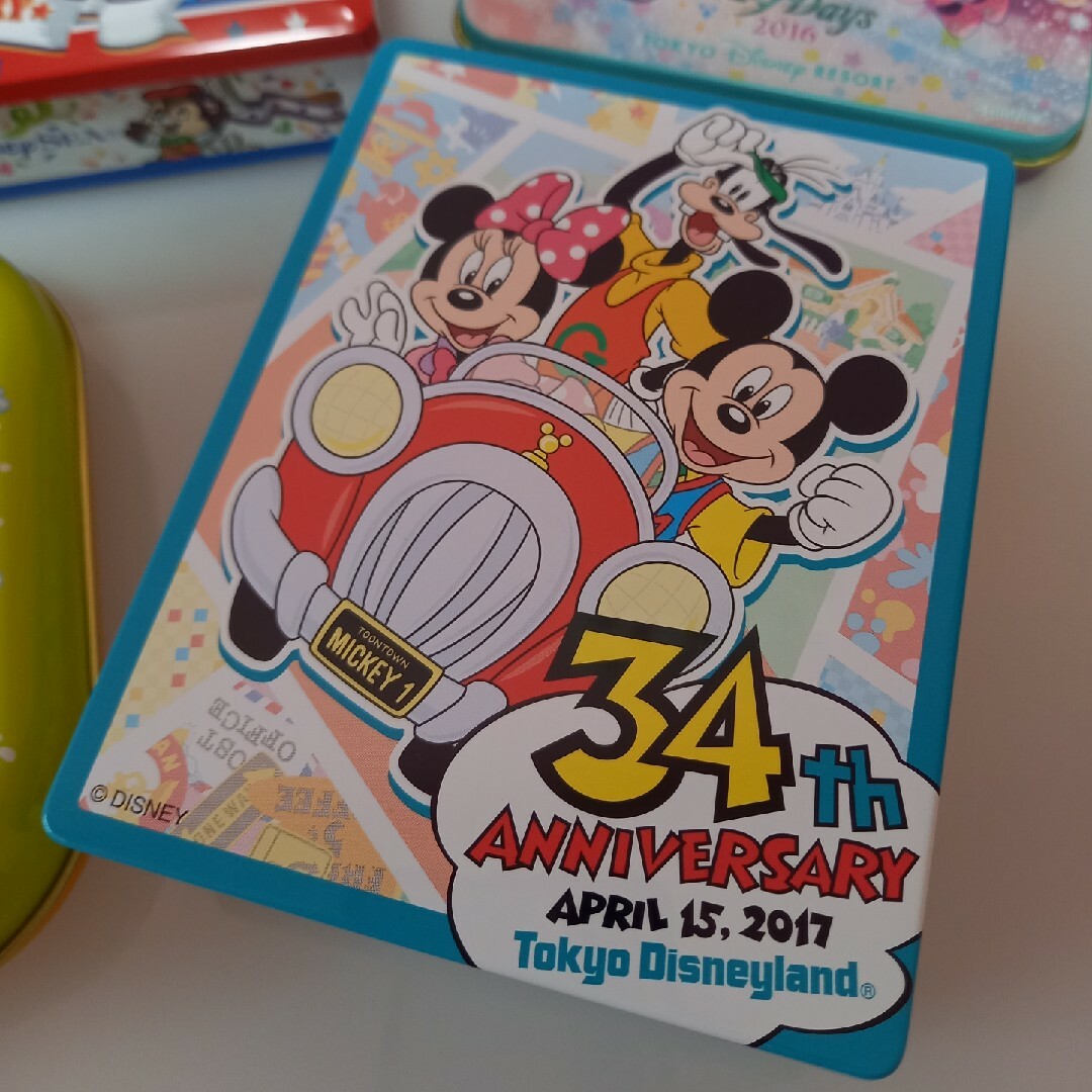 Disney(ディズニー)のミッキーミニー　周年　　お菓子缶　ディズニーシーランド　小物入れ インテリア/住まい/日用品のインテリア小物(小物入れ)の商品写真