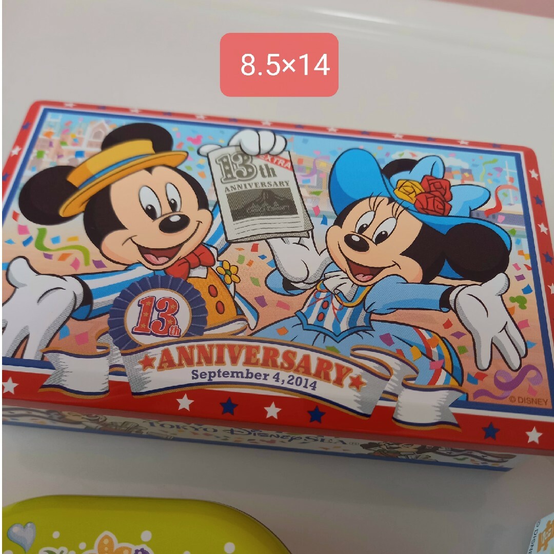 Disney(ディズニー)のミッキーミニー　周年　　お菓子缶　ディズニーシーランド　小物入れ インテリア/住まい/日用品のインテリア小物(小物入れ)の商品写真