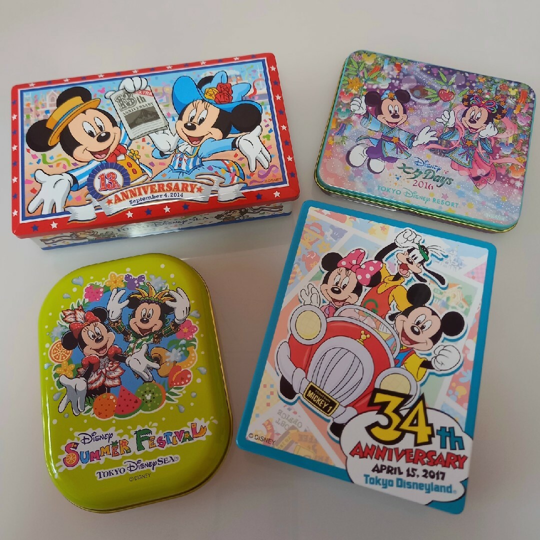 Disney(ディズニー)のミッキーミニー　周年　　お菓子缶　ディズニーシーランド　小物入れ インテリア/住まい/日用品のインテリア小物(小物入れ)の商品写真