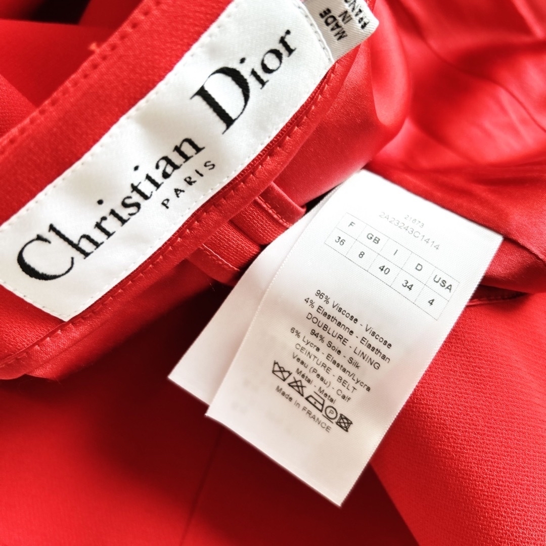 Christian Dior(クリスチャンディオール)の未使用　ChristianDiorディオール　ベルト付　レッド　バー　ジャケット レディースのジャケット/アウター(テーラードジャケット)の商品写真