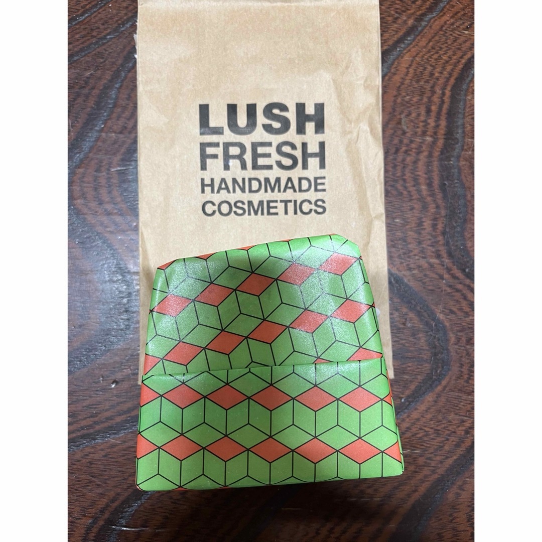 LUSH(ラッシュ)のLUSHソープ　スノータフィー コスメ/美容のボディケア(ボディソープ/石鹸)の商品写真