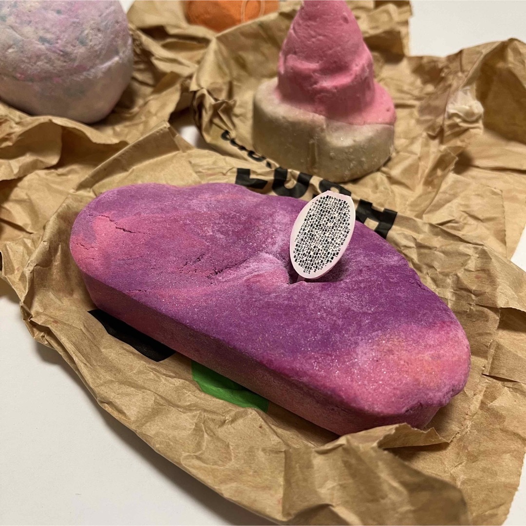 LUSH(ラッシュ)のLUSH★バスボム＆バブルバー5個セット コスメ/美容のボディケア(入浴剤/バスソルト)の商品写真