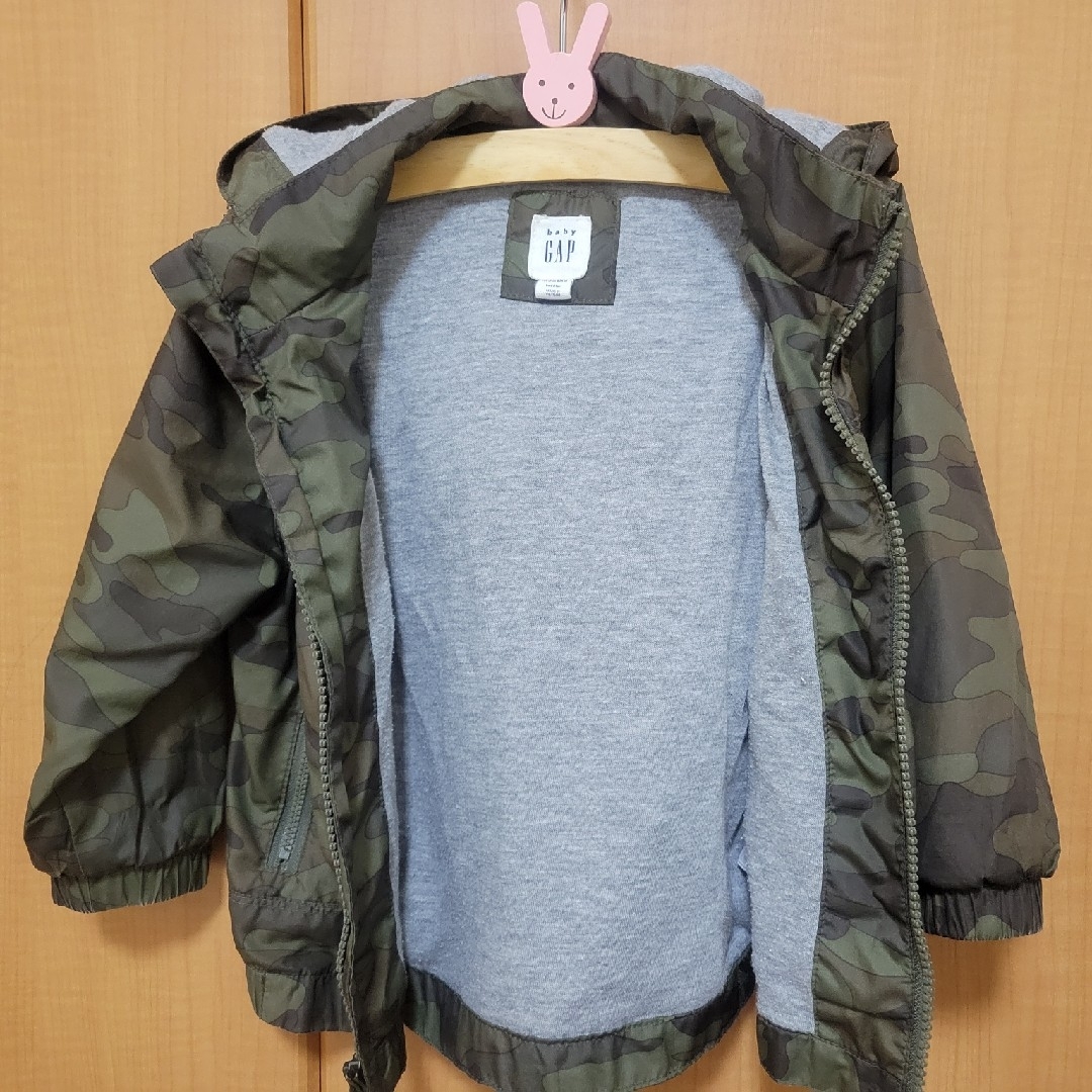 babyGAP(ベビーギャップ)のGAP ウインドブレーカー　ジャンパー　90 キッズ/ベビー/マタニティのキッズ服男の子用(90cm~)(ジャケット/上着)の商品写真